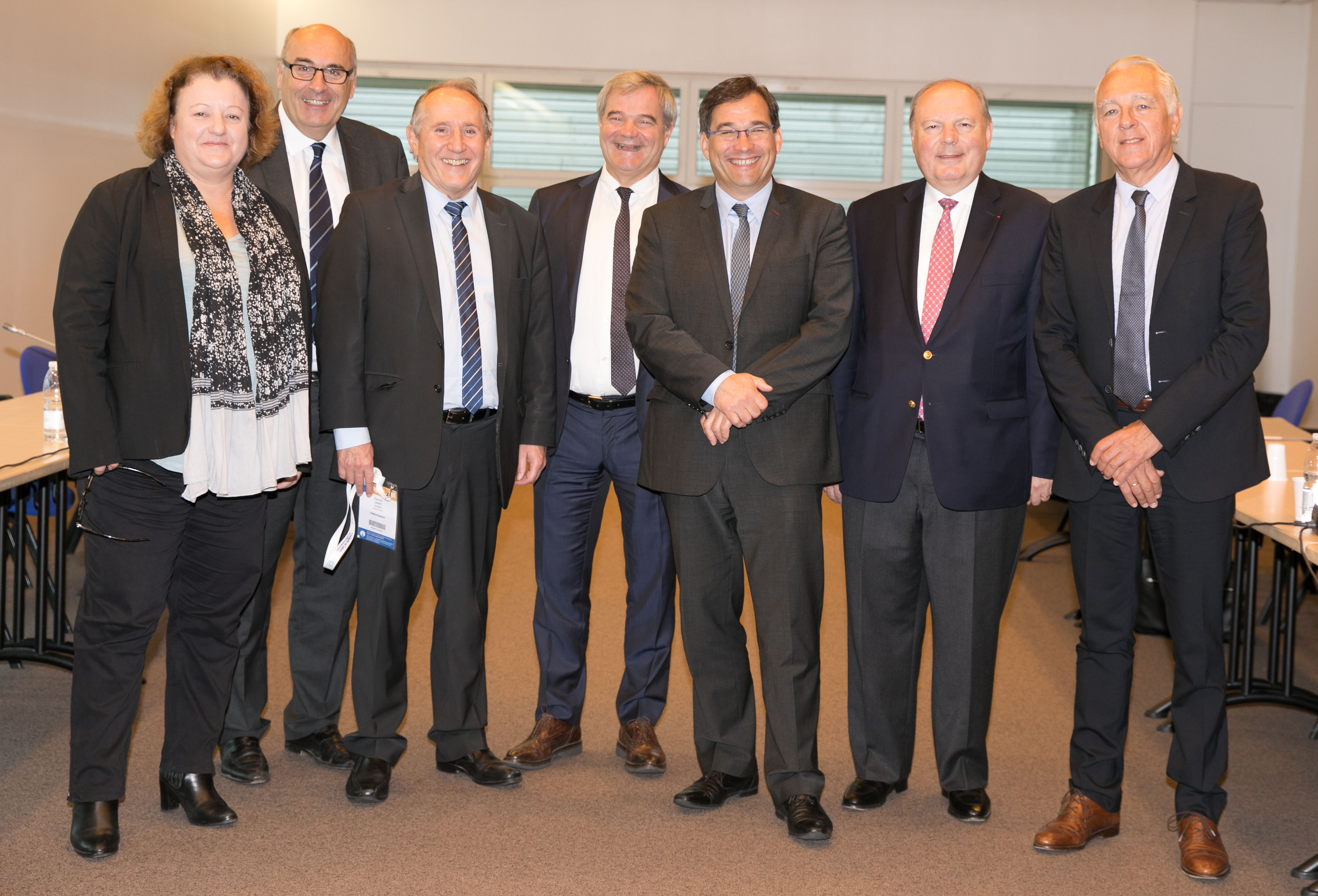 Jean-Marie Sermier entouré de 4 de ses vice-présidents et de 2 présidents d'honneur. De g. à dr.: Frédérique Calandra, Jean-Léonce Dupont, Patrick Jarry, Richard Lioger, Hervé Marseille et Jacques Chiron. Crédits ©Stéphane Laure, stlaure@gmail.com 