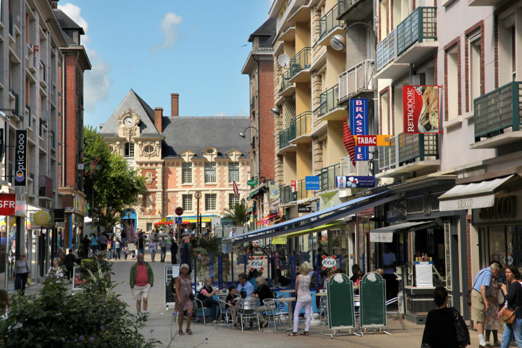 Rue piétonnière à Lisieux.© Grégory Wait