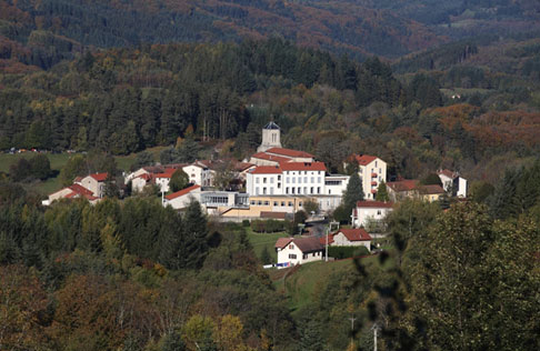 Brugeron (Auvergne) : Une Spl redonne vie à un village vacances