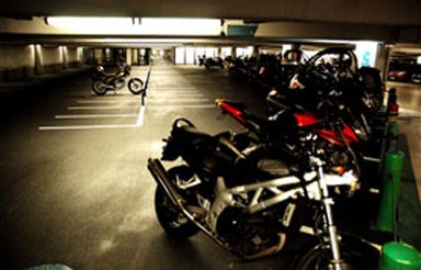 Paris, une offre de stationnement pour les motos