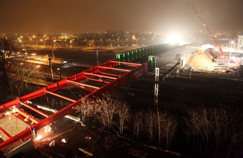 Ingénierie : Un pont de 70 mètres en une nuit