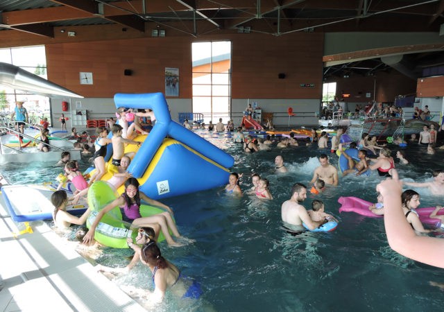 Toute une population se jette à l’eau