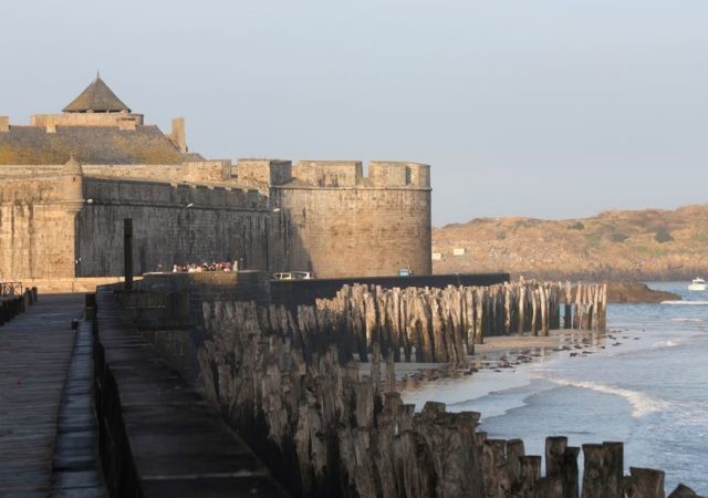 Tourisme, la côte d’Emeraude retrouve des couleurs