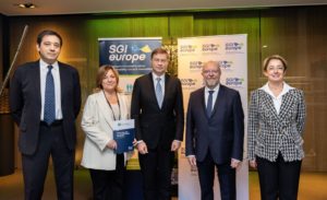 Conférence "Impliquer les SIG dans le Semestre européen" en présence de Valdis Dombrovskis, Vice-Président Exécutif de la Commission européenne (centre)