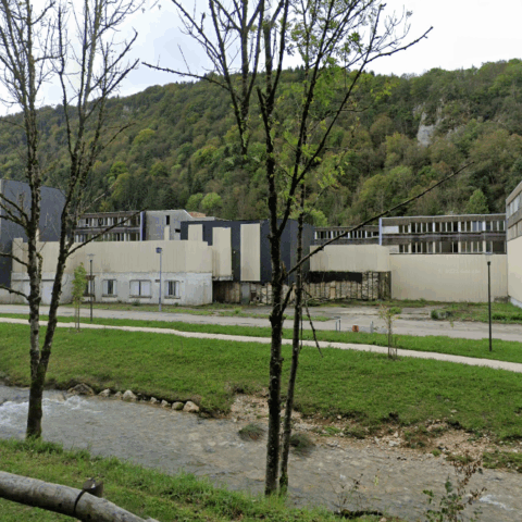 OYONNAX « 60 route de Geilles » – Désamiantage, déconstruction d’une friche et renaturation complète du site : la ville intelligente sait rendre de l’espace à la nature