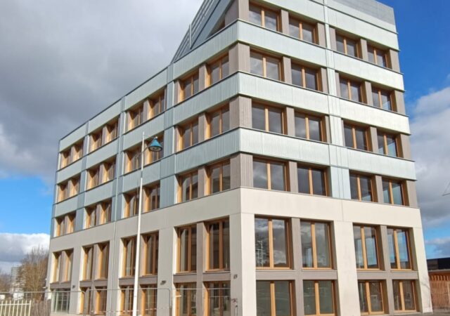 Campus d’Excelia, l’un des premiers ERP de 5 étages construit en bois-paille en France !