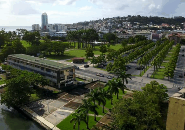 Parking de la Savane, Fort-de-France – Réaménager un parking public et améliorer la qualité de service en prenant en compte l’environnement climatique tropical et son évolution.